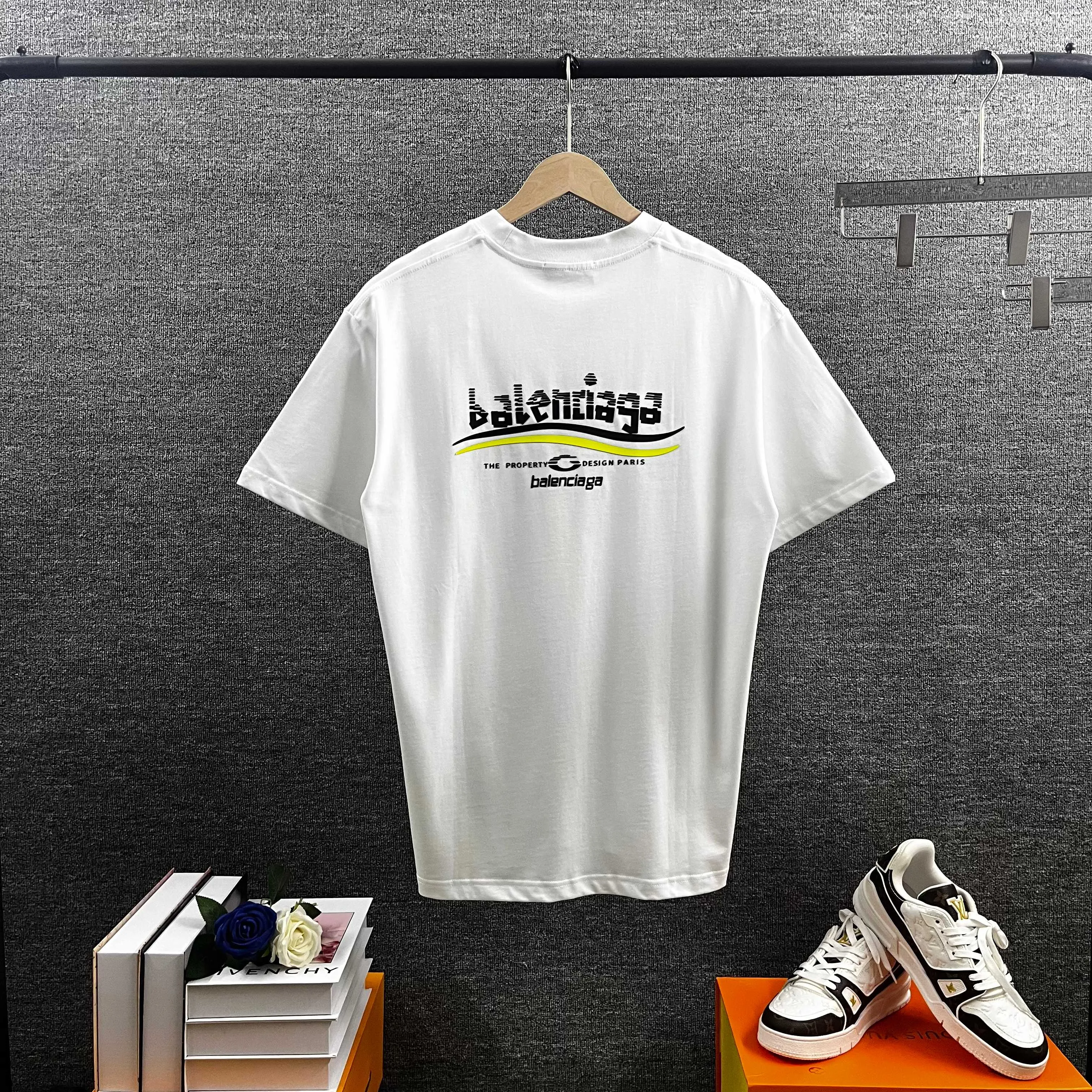 BAL* * 2025 New Arrival T Classic T Same Style ：Black White Size： S （90-130 ） M （120-150 ） L （140-165 ） XL （160-180 ） XXL （180-210 ）